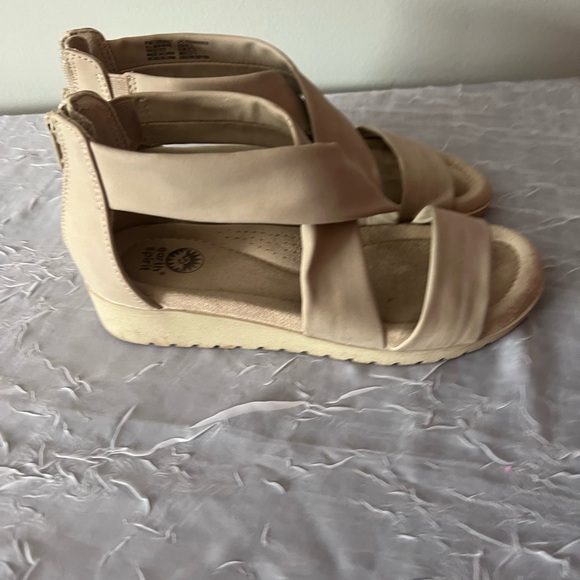 Women’s Earth Spirit Cream Women's strappy Sandals soft zip back size  6.5 - Picture 2 of 7